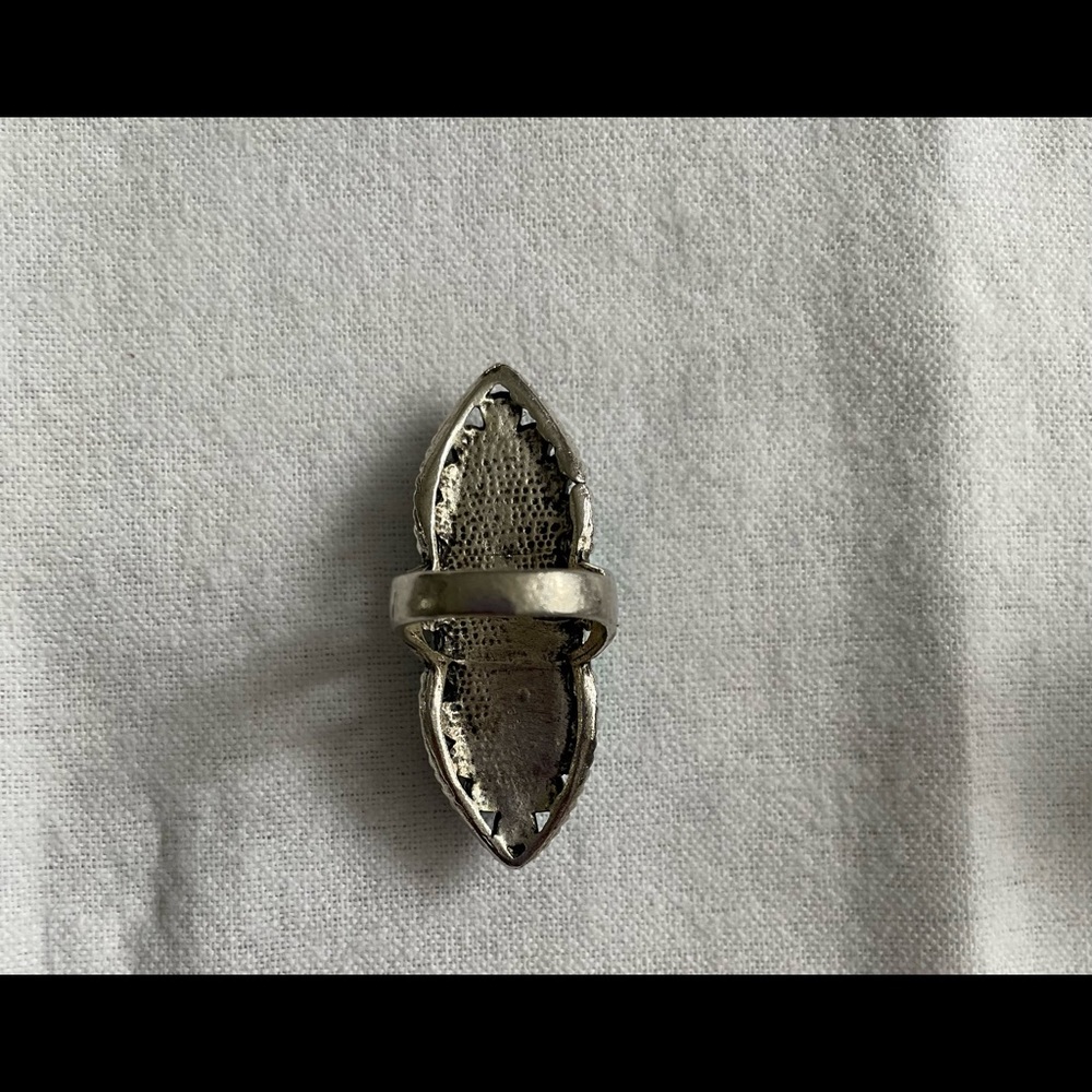 Turquoise ring . Beautiful piece. Size 7 - Picture 4 of 4